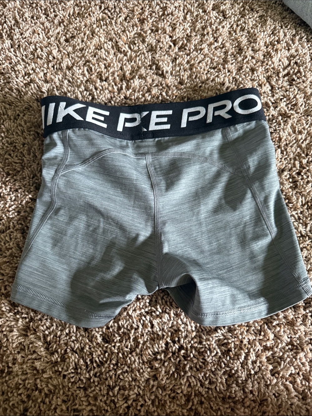 Nike Pro Light Gray Women's Bike Shorts with Black Waistband - Picture 3 of 3
